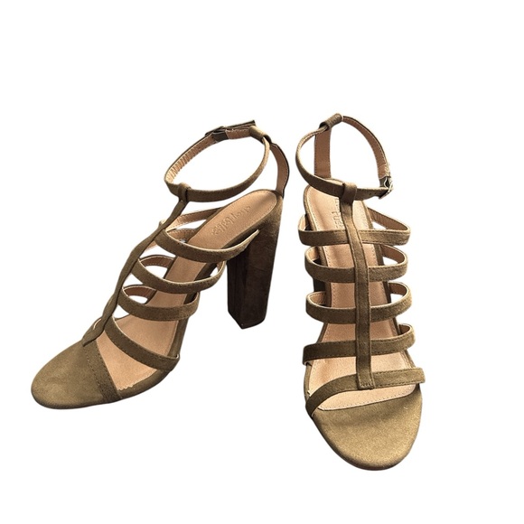 Charlotte Russe Faux Suede Chunk Heel - Picture 1 of 8